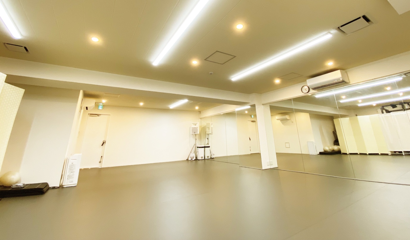 スタジオ五軒町／『鏡張り』の多目的に利用できる『防音』スタジオのダンスルーム